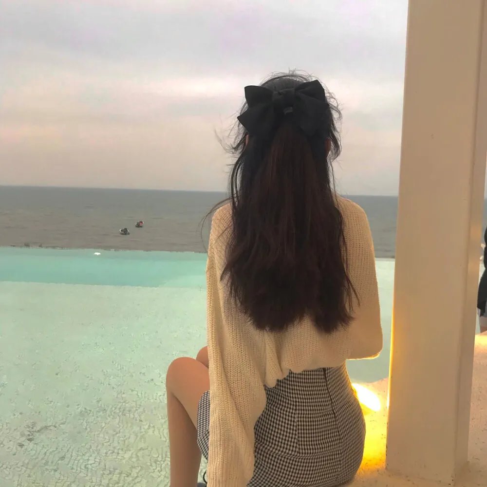 我背后的陶斯海报