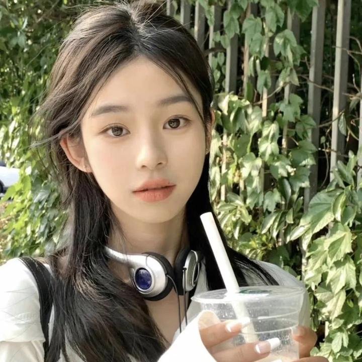 说谎的女人海报